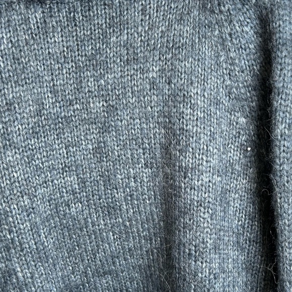 Size S H&M shoulder off navy color sweater - Picture 7 of 7